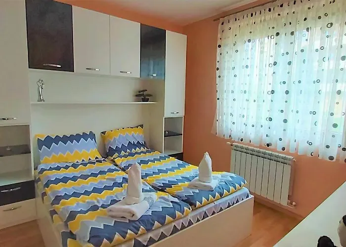 Апартамент Mia's Apartment, Stylish One-bedroom